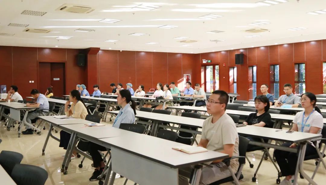 讀書(shū)分享會(huì) | 遨游書(shū)海，以知識(shí)充實(shí)自己