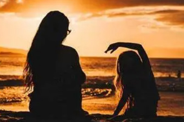 母親節(jié) | 時(shí)光機(jī)之旅：遇見那個(gè)還不是媽媽的她！