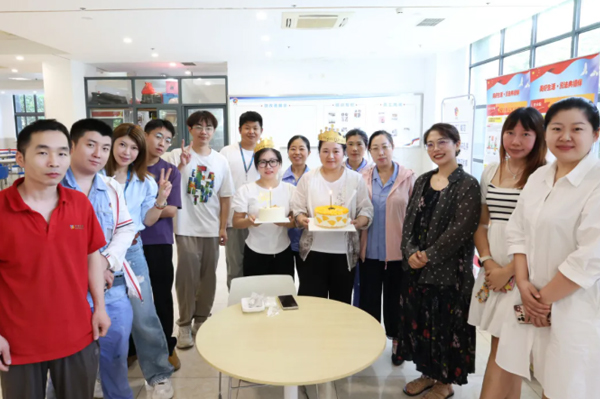 八月生日會｜在這個(gè)熱烈的夏天，把祝福送給你